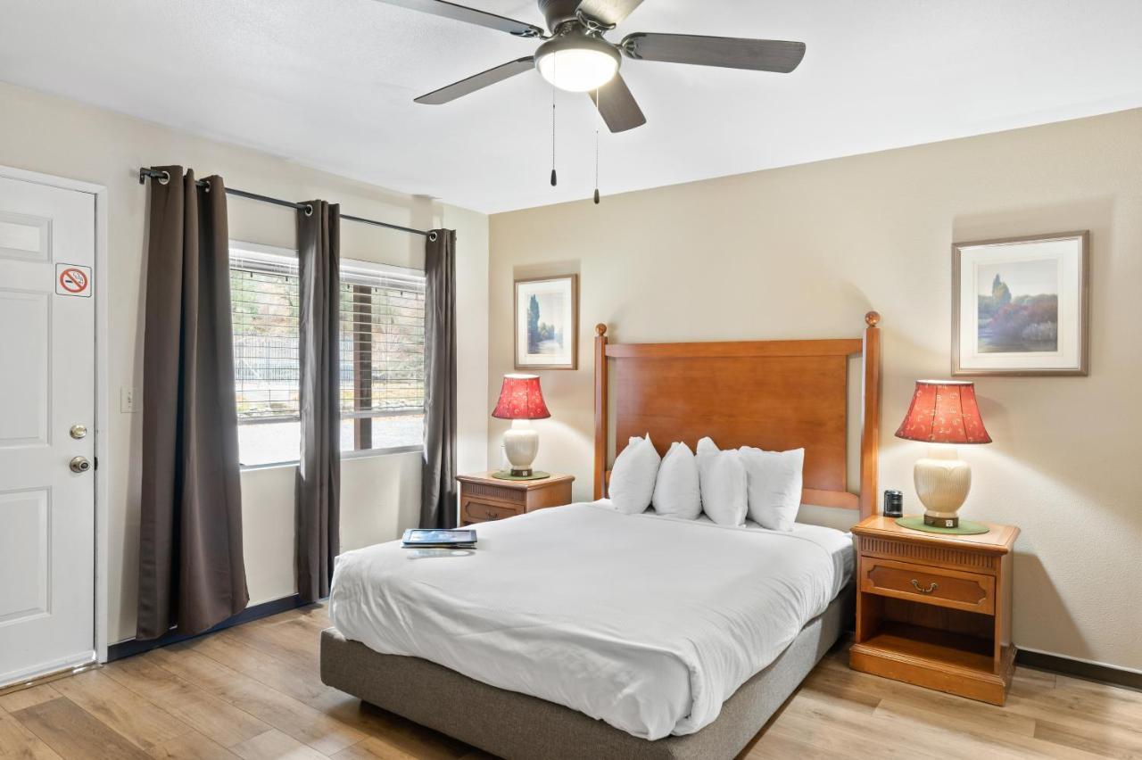 Indian Creek Lodge Douglas City Екстер'єр фото