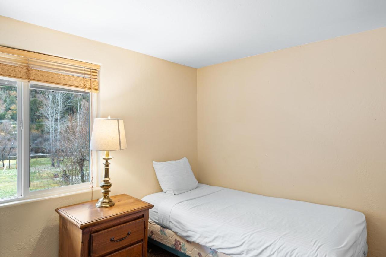Indian Creek Lodge Douglas City Екстер'єр фото